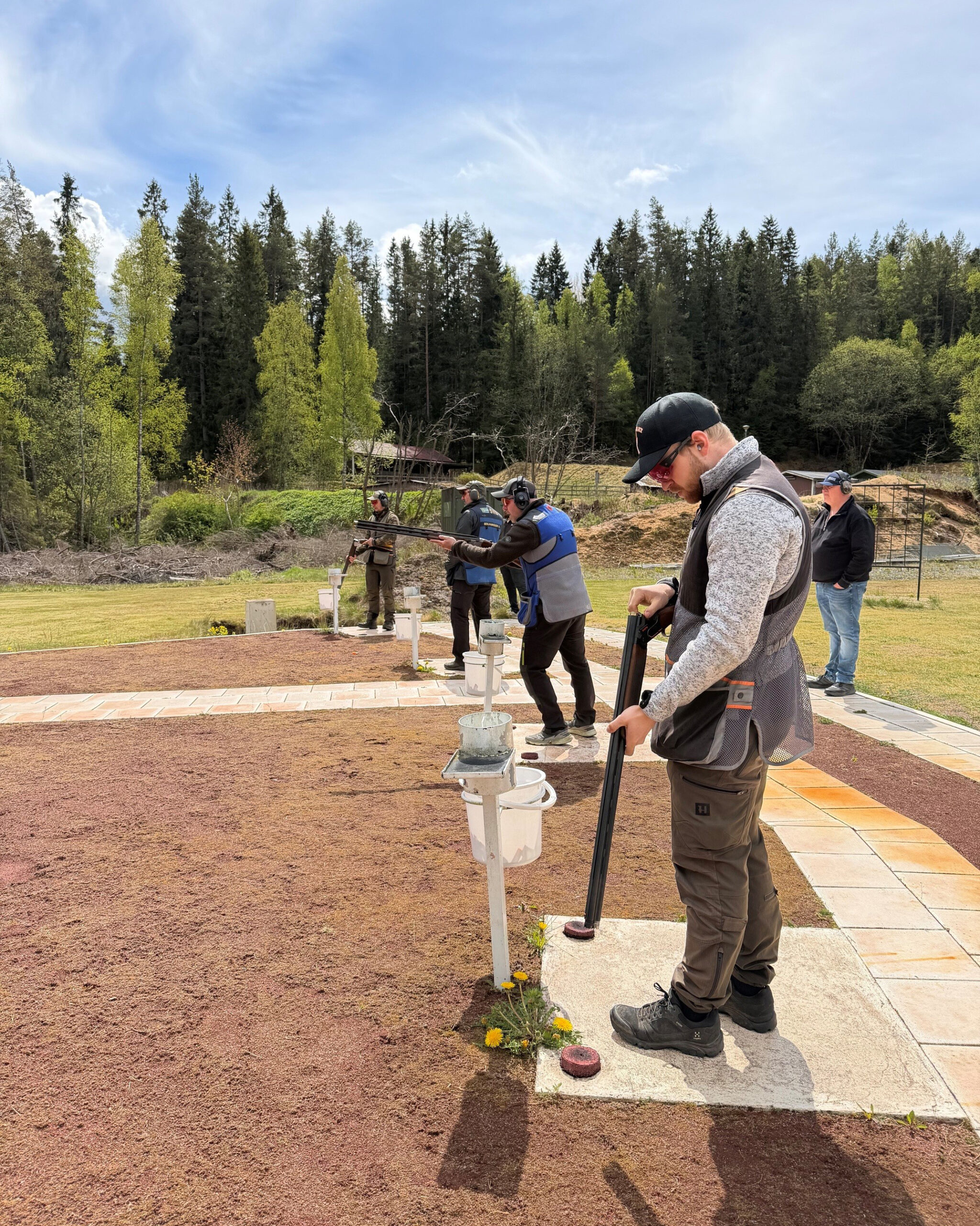 Rikard Alm competing at the South Swedish Nationals 2026, using a Sauer 100 rifle with Lapua Scenar 69 grs ammunition after achieving a perfect 100/100 on the 100‑meter roedeer target.