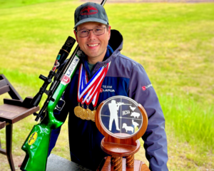 In High-Power, Mietenkorte shoots 6mm BR in Hunter Rifle division and 6mm GT in the Standard Rifle, both using Lapua premium cartridge cases, Vihtavuori propellant, and Berger bullets.